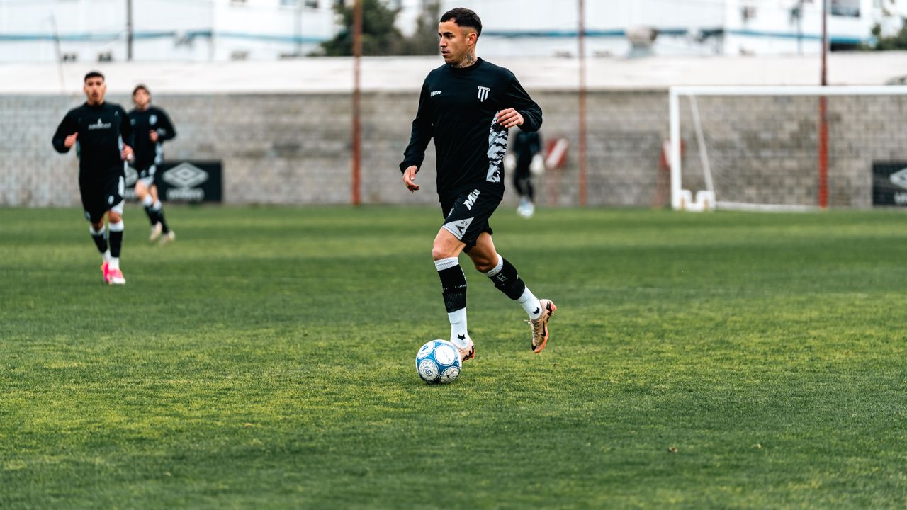 why-choose-us-03 Athletes in black uniforms practicing soccer on a field.